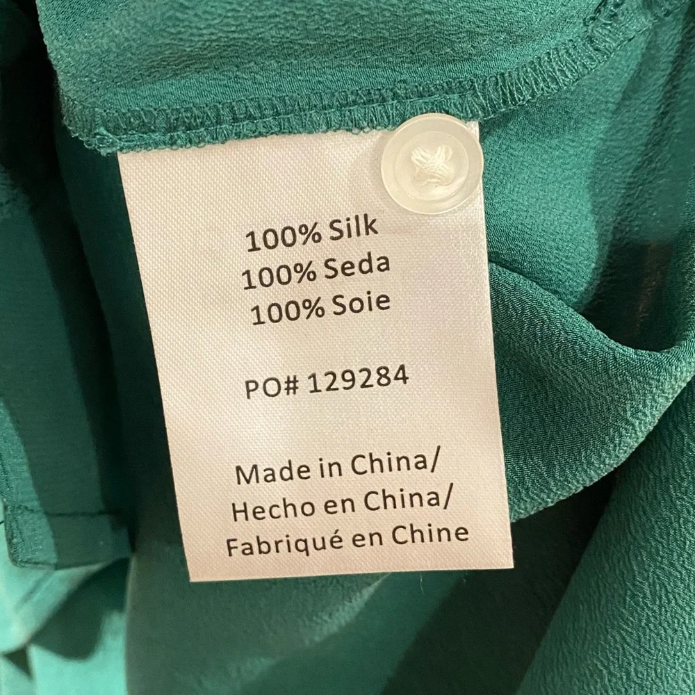 100% Silk Blouse ModCloth Green Camp Shirt Medium - Picture 8 of 8